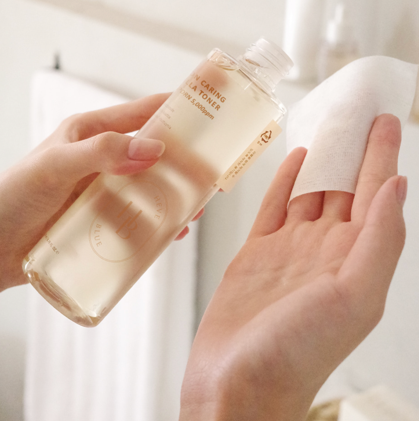 HEVEBLUE - Salmon Caring Centella Toner 200 ml